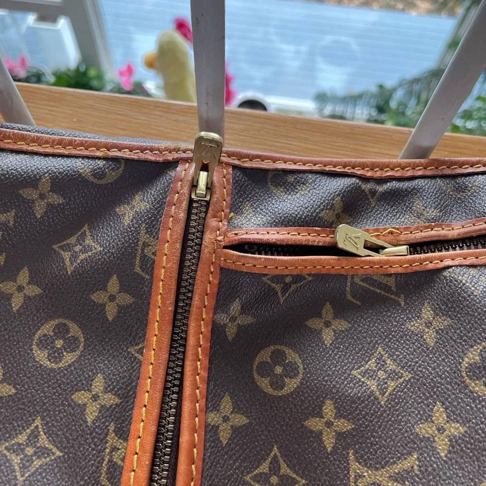 Louis Vuitton Garment Bag - Picture 8 of 14